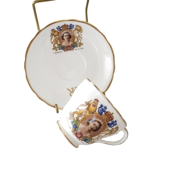 Adderley 1953 Queen Elizabeth II Coronation Bone China Teacup & Saucer Set - Picture 4 of 10